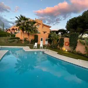 Deluxe In Royal Cabopino Townhouse Habitación en casa particular Marbella